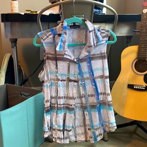 Sliver and blue button up sleeveless